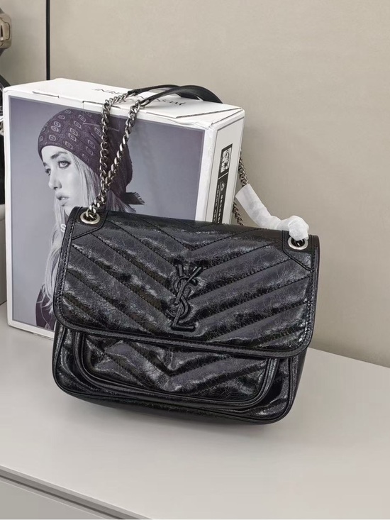 Saint  Laurent    . Handbags - Saint Laurent Black Quilted Leather Shoulder Bag with Chain Strap
